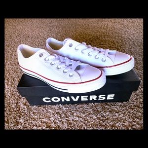White converse all star tennis shoes. Never worn!